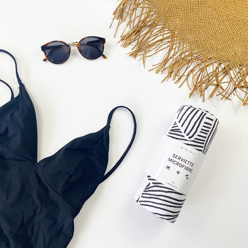 Serviette microfibre MINIMIZ BALI B&W flatlay L
