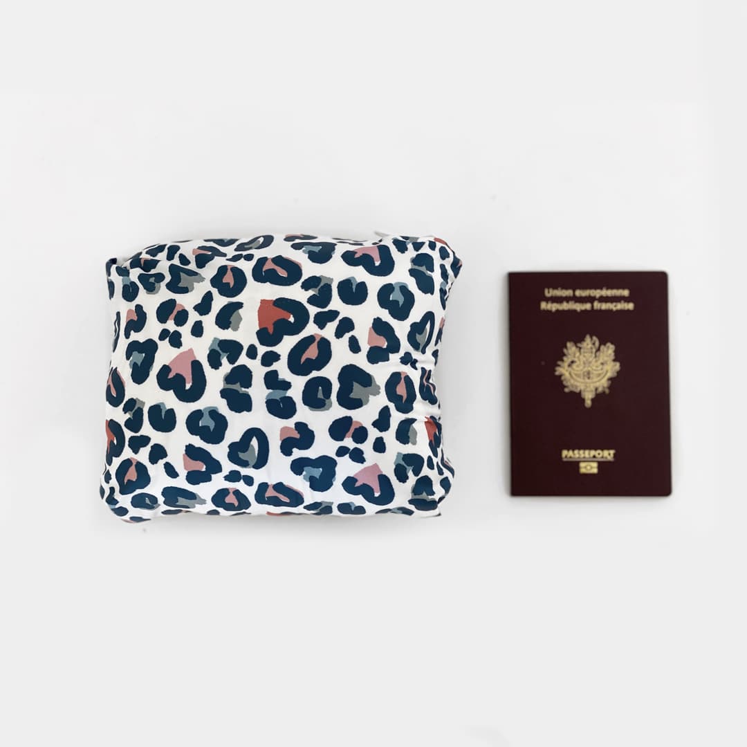 gigoteuse voyage MINIMIZ leopard pochon