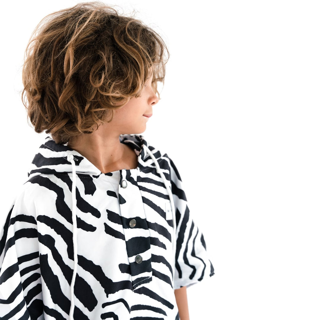 Poncho MINIMIZ Zebra BW Close up